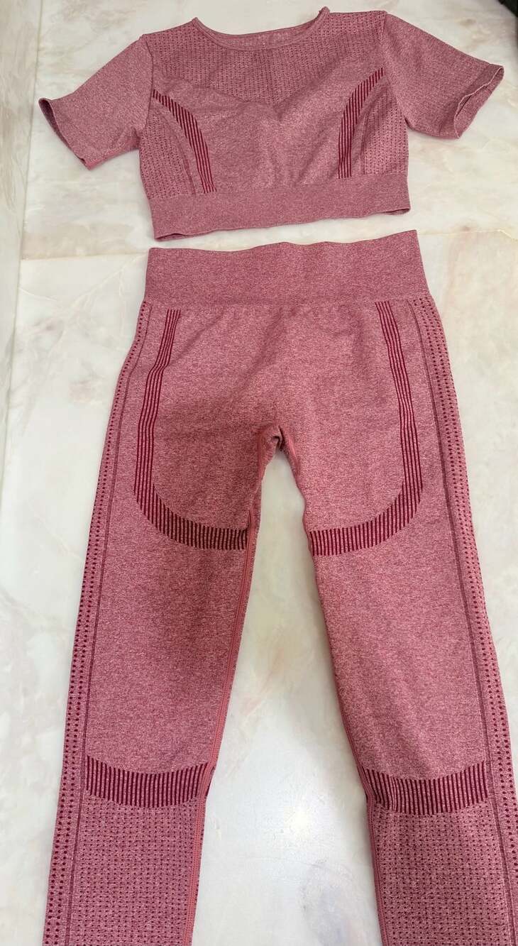 Workout Set Crop Top and Leggings Red Seamless